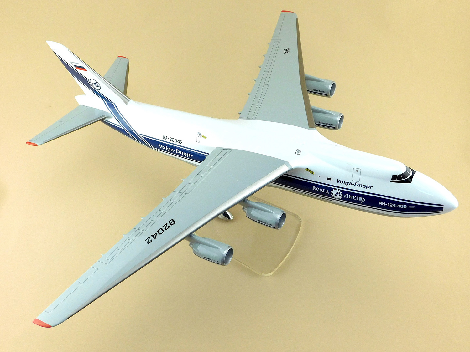 Модели самолетов 1. АН-124 модель. Модель самолета АН 124. АН-124 модель 1/144. АН 124 Волга Днепр модель.