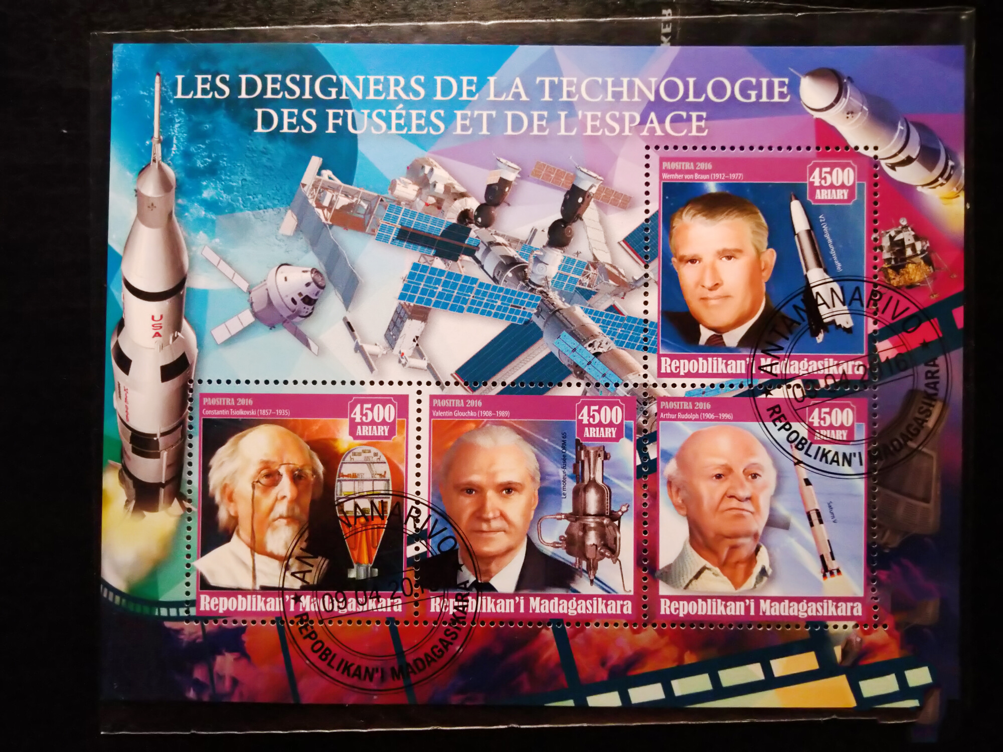   Les Designers De La Technologie Des Fusees Et De Lespace (2016) (18000 Ariary)